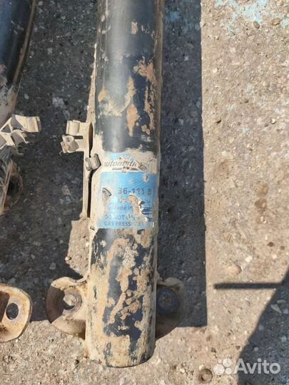 Стойки передние Mercedes w124