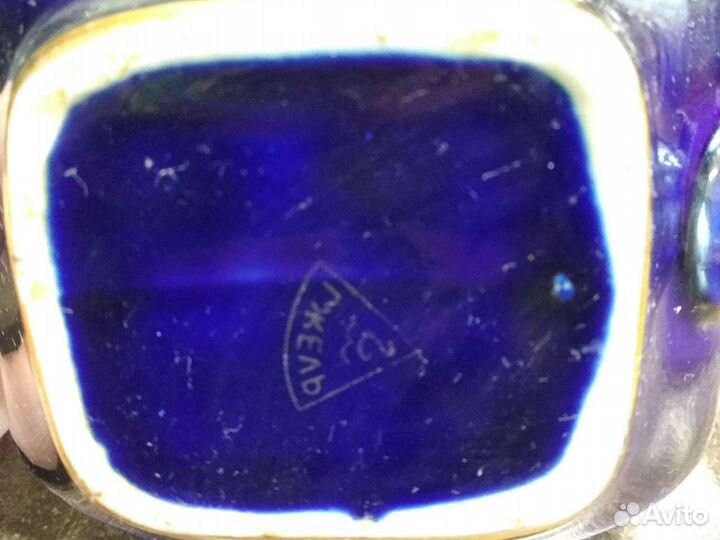 Чайник, чашки с блюдцами