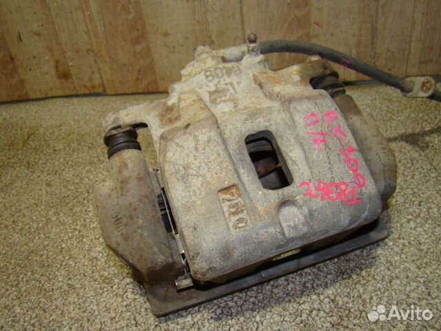 Суппорт передний левый Lexus RX 300/330/350/400h