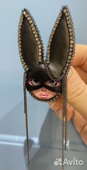 Брошь «Зайка Playboy»