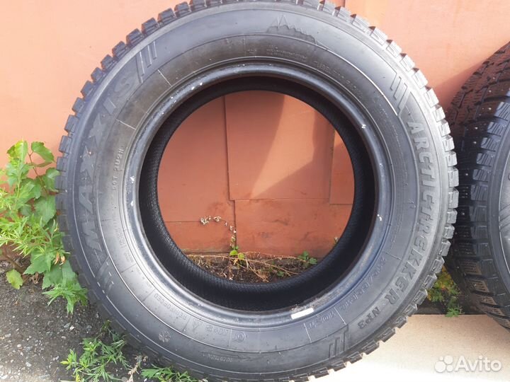 Maxxis ArcticTrekker NP3 215/65 R16