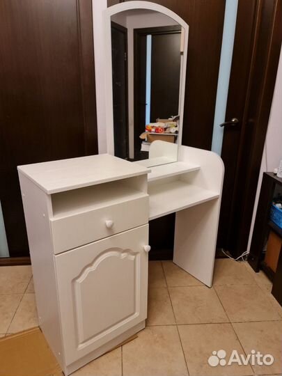 Туалетный столик с зеркалом белый бу