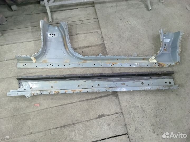 Порог левый Toyota Land Cruiser 200