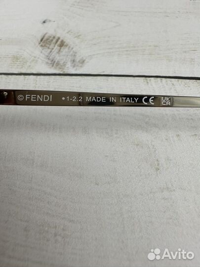 Солнцезащитные очки Fendi