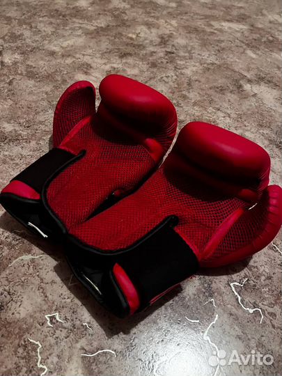 Боксерские перчатки 10 oz