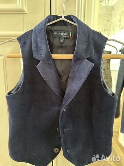 Жилет, рубашка и 2 брюк