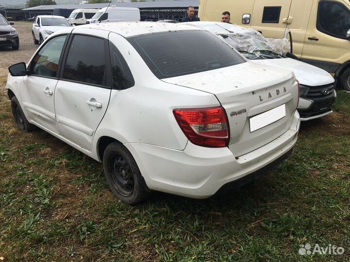 LADA Granta 1.6 МТ, 2022, битый, 42 000 км