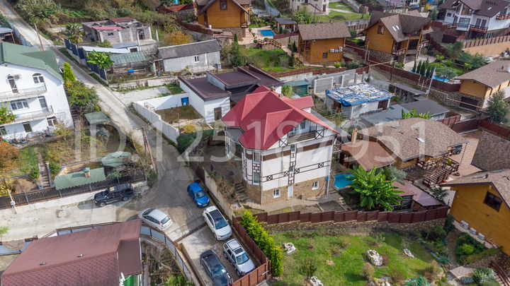 Дом 350 м² на участке 6 сот.