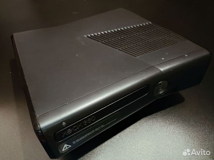 Xbox 360 slim прошитый freeboot.85 игр.4 джойстика