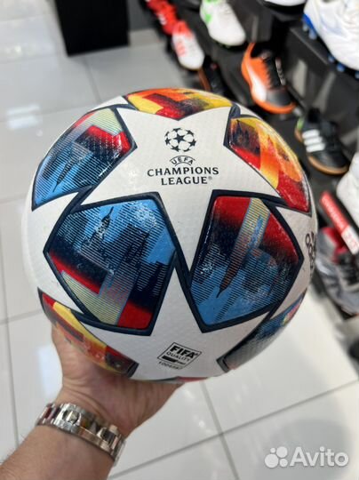 Футбольный мяч adidas лига чемпионов 2022