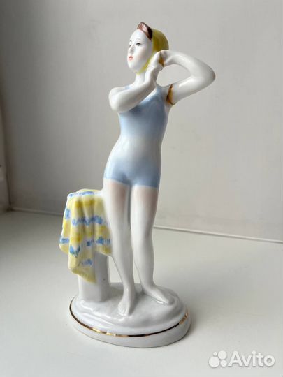 Статуэтка фарфоровая Юная купальщица лфз винтаж СС