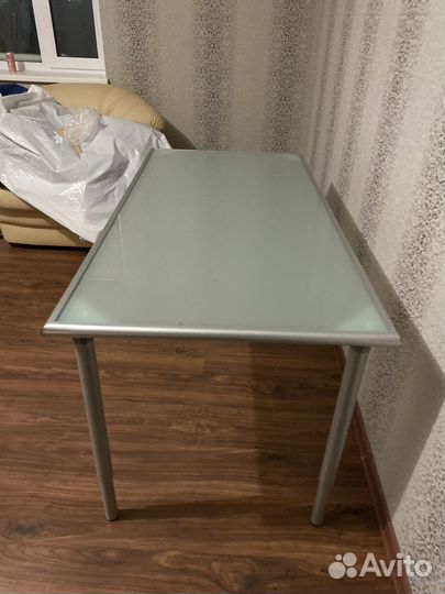 Стол стеклянный