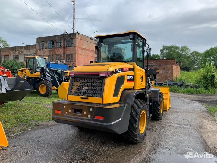 Фронтальный погрузчик BIZON 925, 2023
