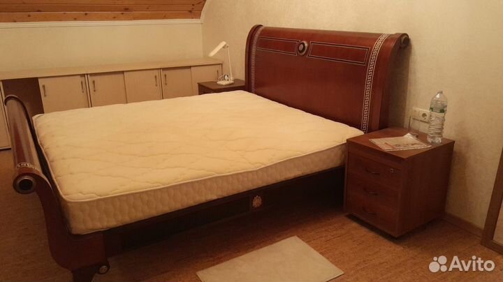 Кровать + гарнитур + шкаф