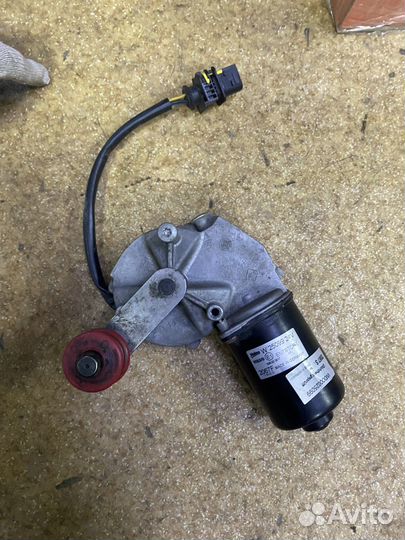 Мотор стеклоочистителя volvo FH4 84194650