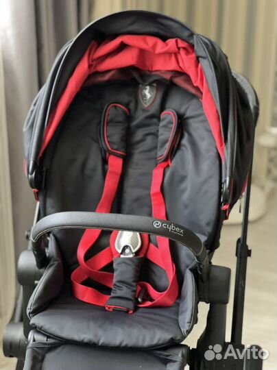 Cybex Priam III в расцветке Ferrari