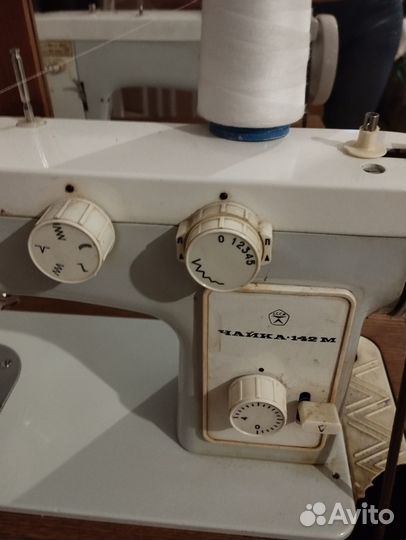 Швейная машинка чайка 142м