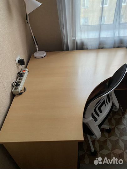 Письменный стол угловой