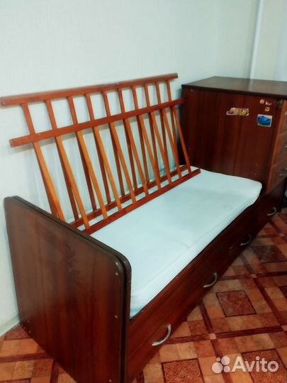 Детская кроватка с комодом бу. Торг