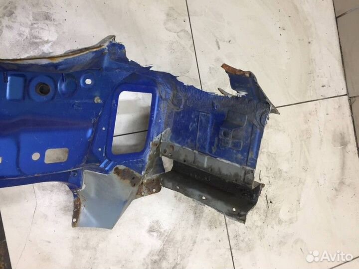 Задняя левый угол подфарник Renault Logan