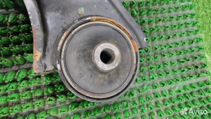 Рычаг передний правый нижний Opel Corsa D 2011