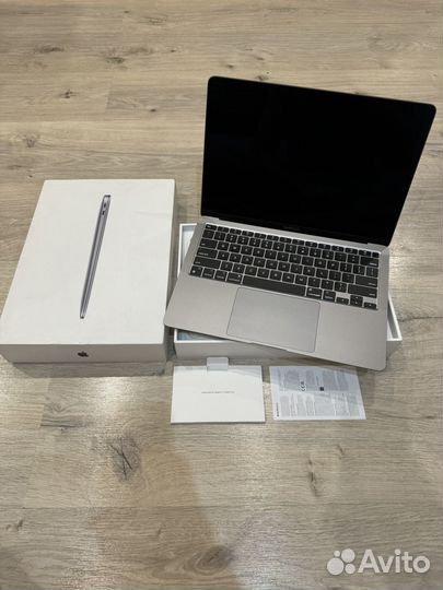 Продам MacBook AIR M1 Красавчик в Оригинале