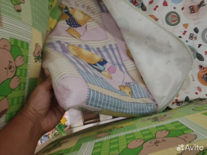 Кроватка с маятниковым механизмом