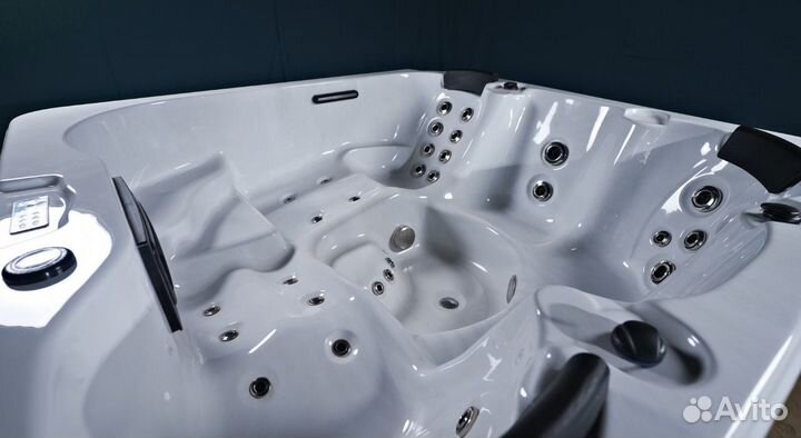 Гидромассажный спа бассейн