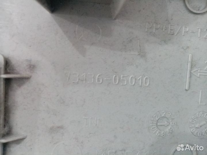 Обшивка центральной стойки Toyota Avensis II