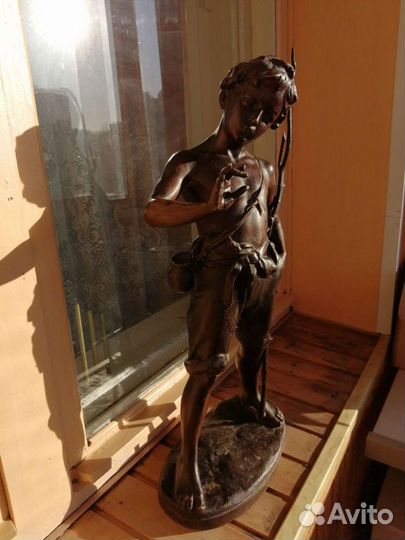 Антикварная бронзовая статуэтка