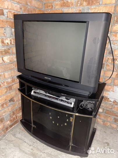 Телевизор 72 см