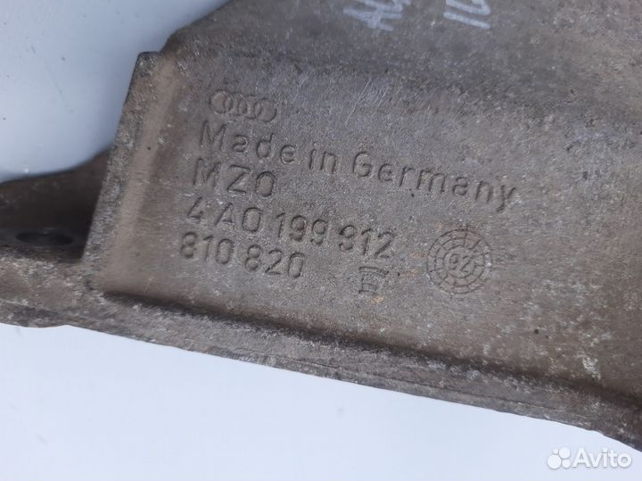 Кронштейн двигателя правый Audi 100 C4 1991-1994