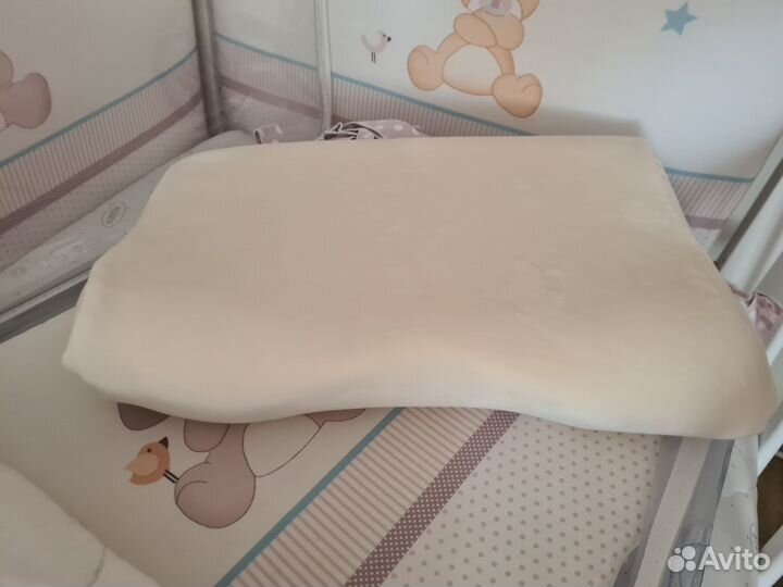 Детская кроватка с маятником