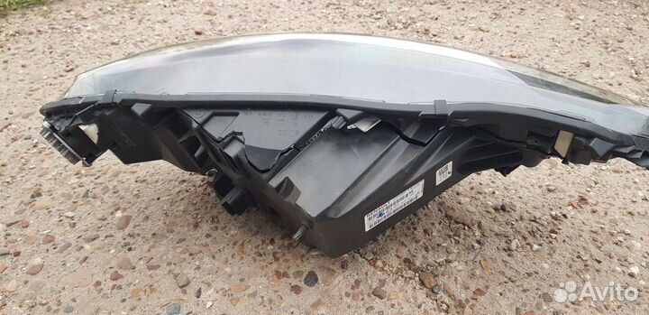 Продам фару левую переднею на рено аркану