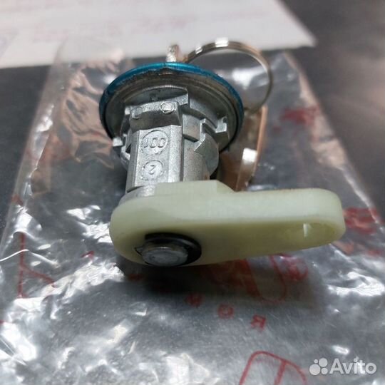 Рено Логан личинка замка багажника с ключами