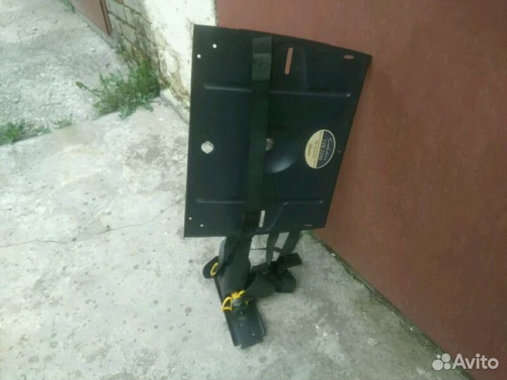 Настенная подставка для телевизоров