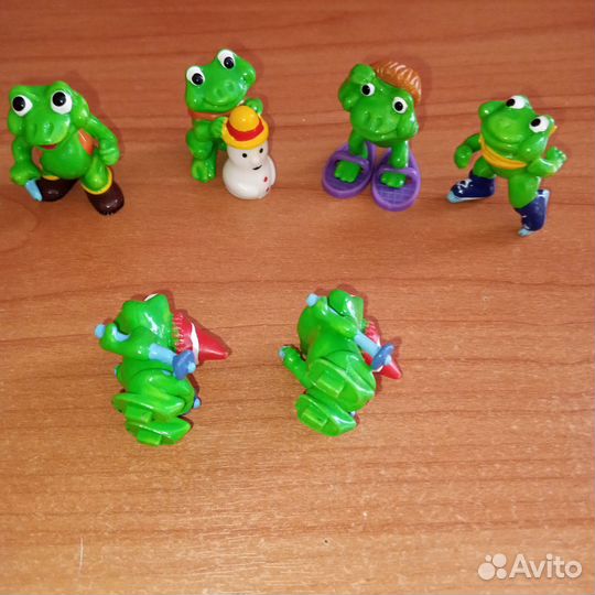 Игрушки киндеры, фигурки животных и другие
