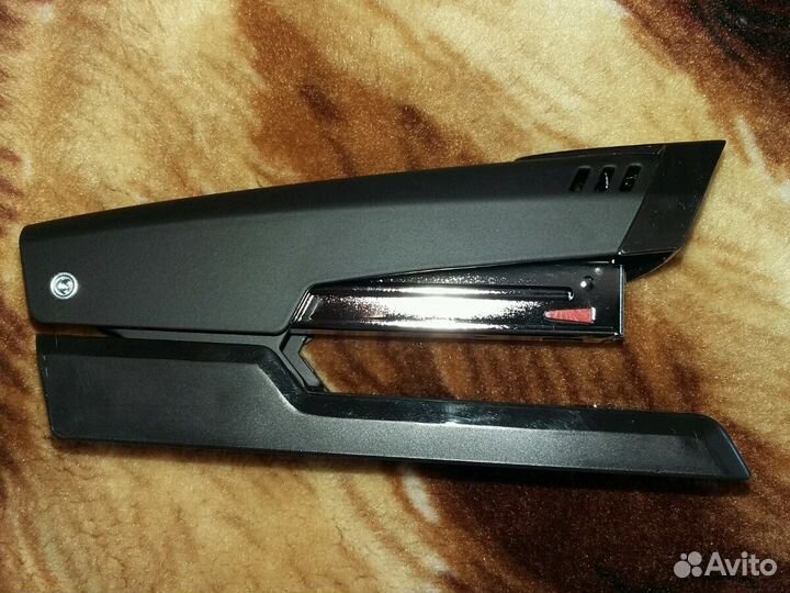 Степлер канцелярский новый