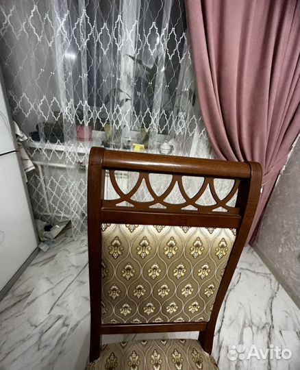 Стол и 6 стульев