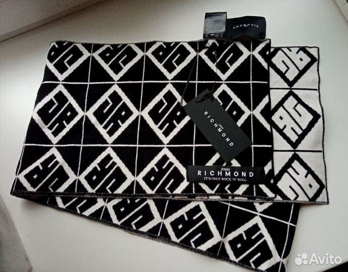 Шарф John Richmond.NEW
