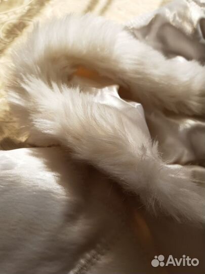 Куртка белая, женская, пух, короткая, бренд