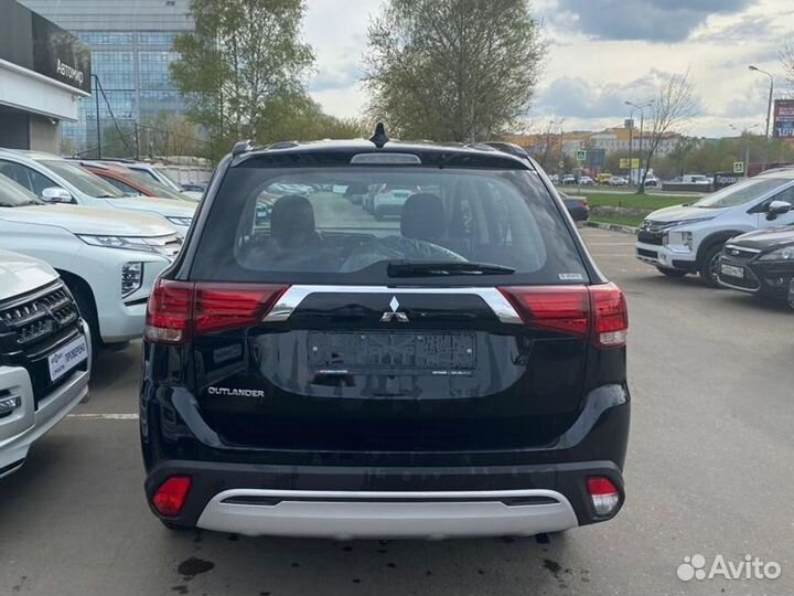 Mitsubishi Outlander 2.0 CVT, 2022