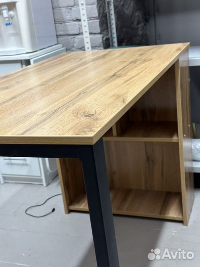 Письменный стол