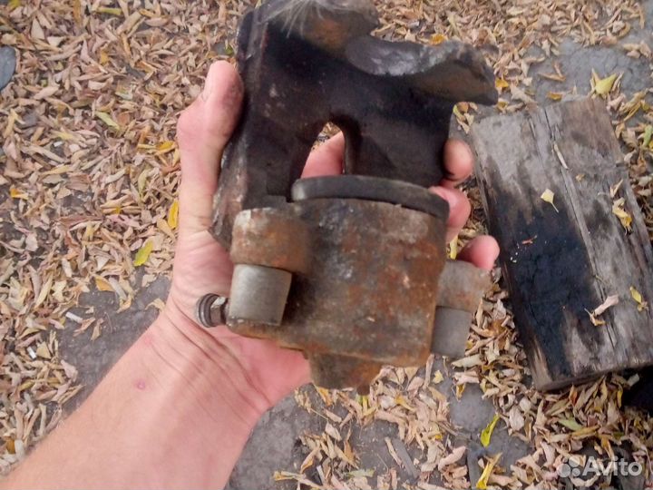 Супорт левый Skoda Octavia a4