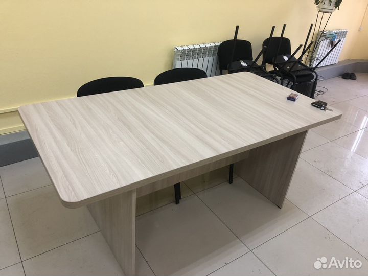 Компьютерный стол стулья