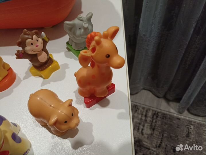 Продаю игрушки фирмы 