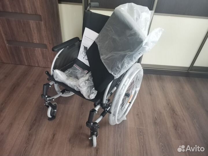 Кресло- коляска для инвалидов новая