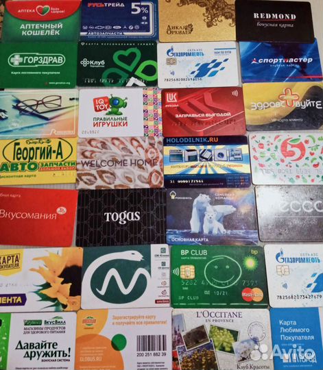 Разнообразные пластиковые карты 77штук