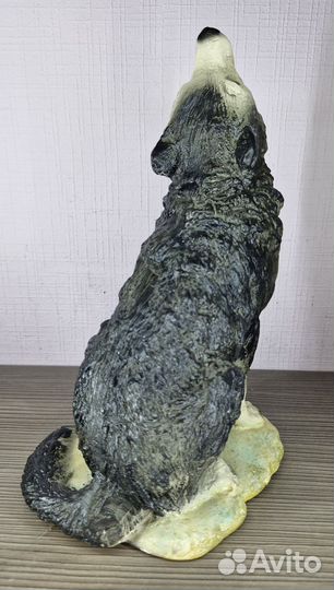 Статуэтка волк