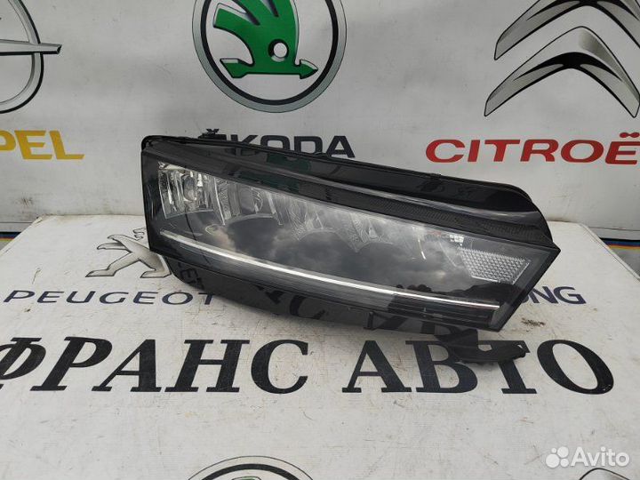 Фара правая Skoda Octavia A8 2020-2023